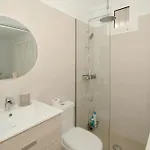 아파트 Newly Refurbished In Prime Location