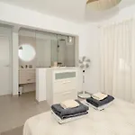 Newly Refurbished In Prime Location 아파트 플라야데라스아메리카스