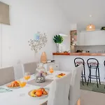 Newly Refurbished In Prime Location * 플라야데라스아메리카스