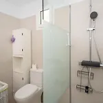 Newly Refurbished In Prime Location 아파트