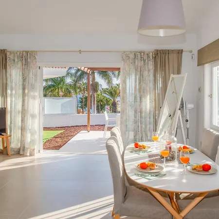 Newly Refurbished In Prime Location Apartamento Playa de las Américas