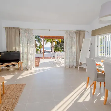 Newly Refurbished In Prime Location アパート