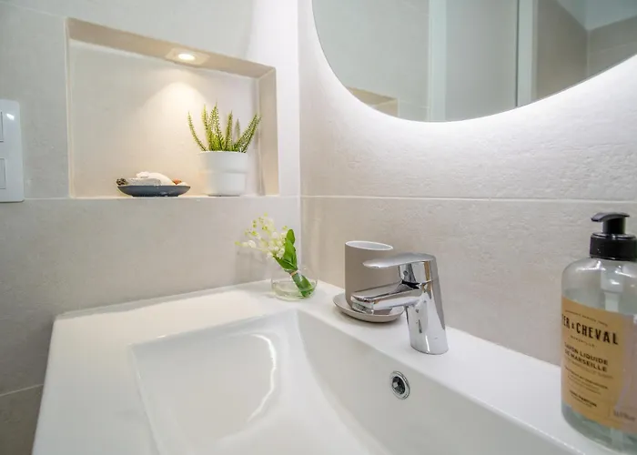 Newly Refurbished In Prime Location Apartman *