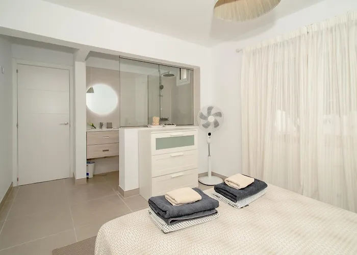 Newly Refurbished In Prime Location Apartman Playa de las Américas