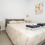 Newly Refurbished In Prime Location Playa de las Américas
